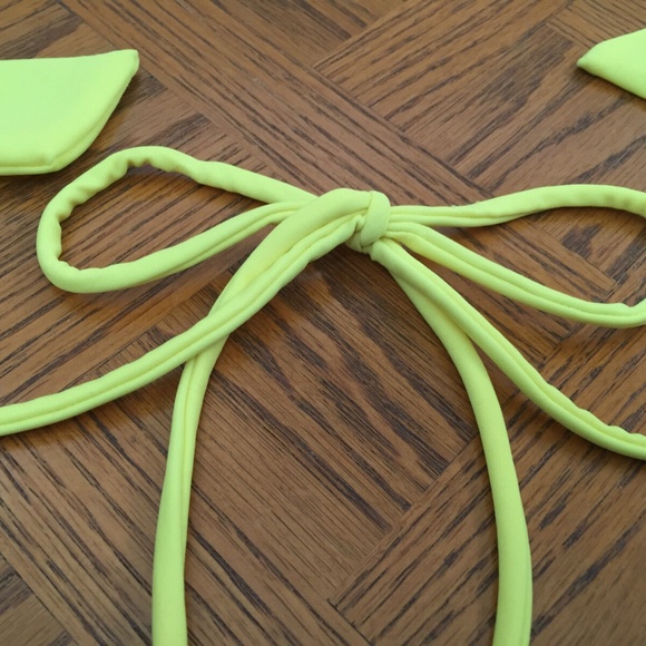 (NWT) Tommy Hilfiger Core Navy/Yellow Bandeau/Halter Ruched Bikini Top Sz M - Picture 5 of 8